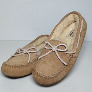 UGG Dakota suede sheepskin moccasin slippers woman's size 6 EU 37